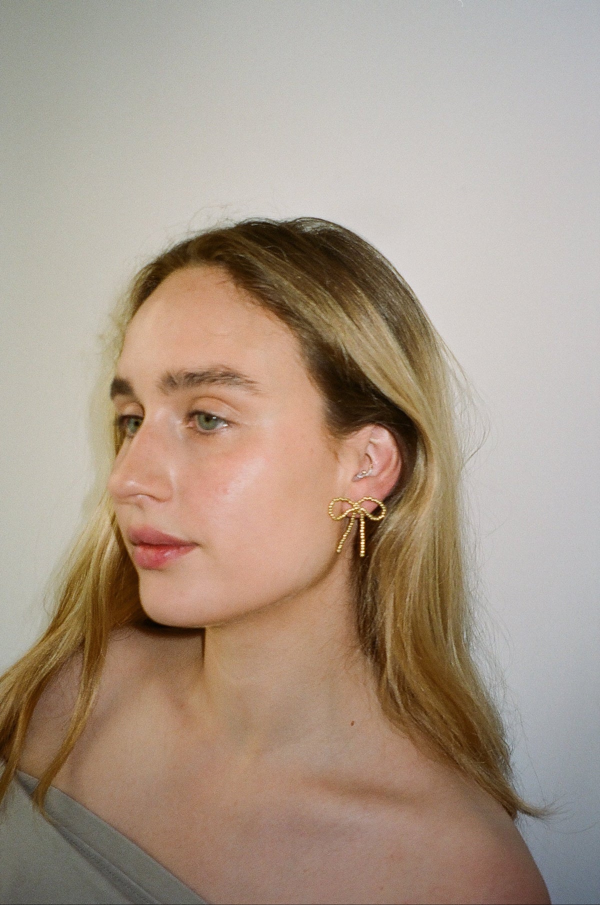 GOLD BOW EAR STICKS