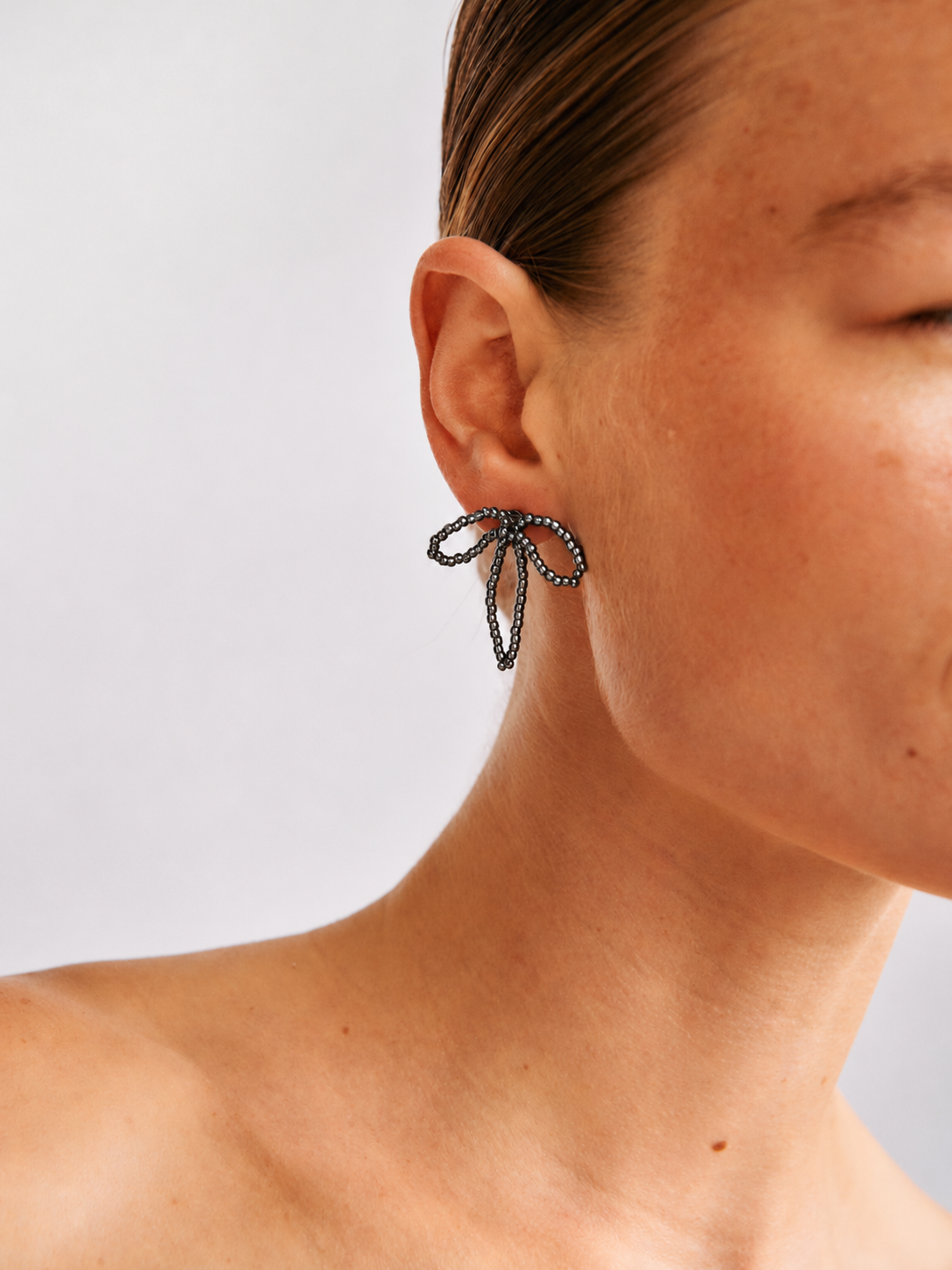 BLACK BOW EAR STICKS