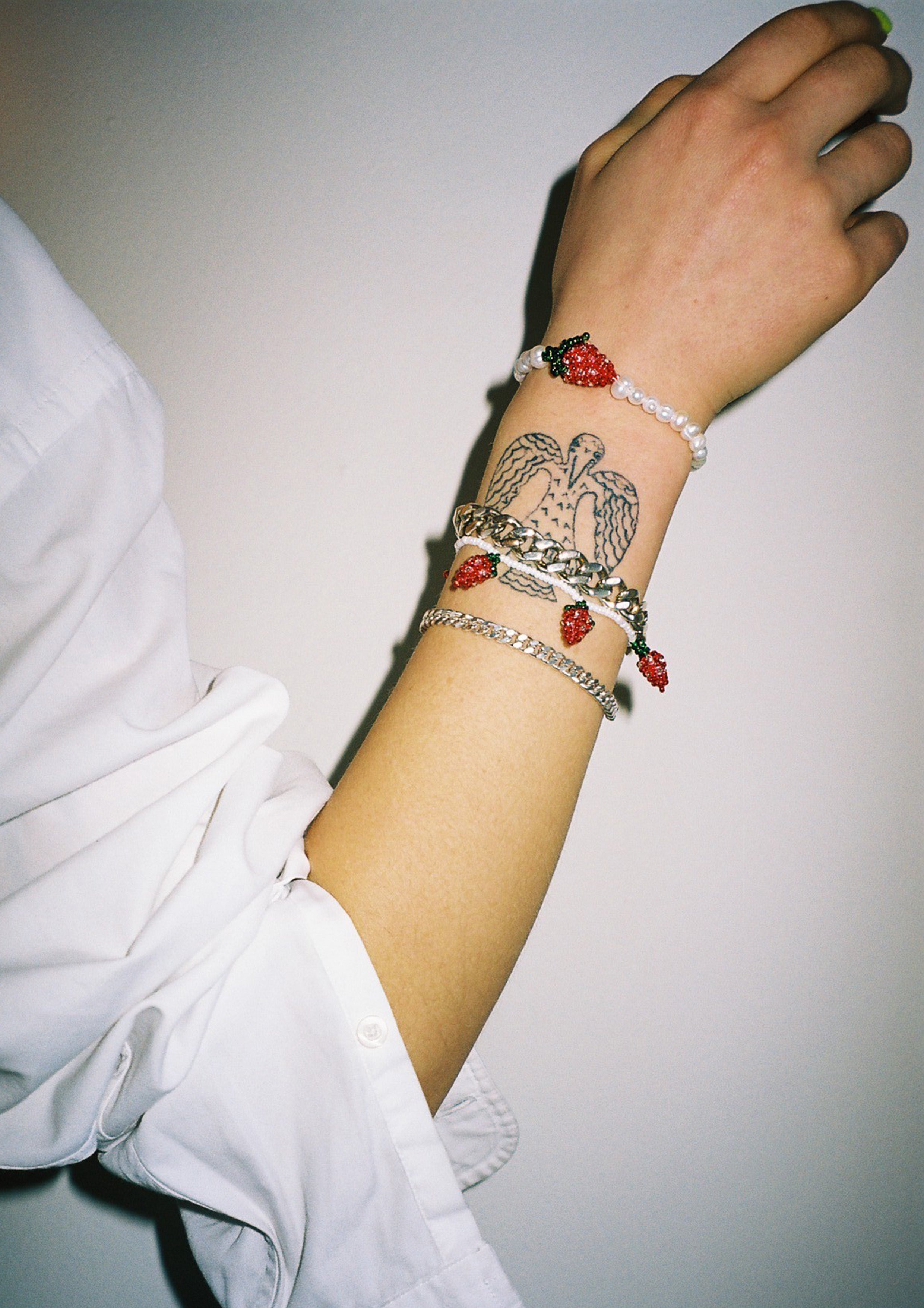 【関税込み】Pura Utz ホワイト Strawberry パール ブレスレット Pearl Pale Strawberry Bracelet – Pura Utz